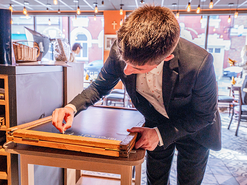 Titre Professionnel Serveur en Restauration